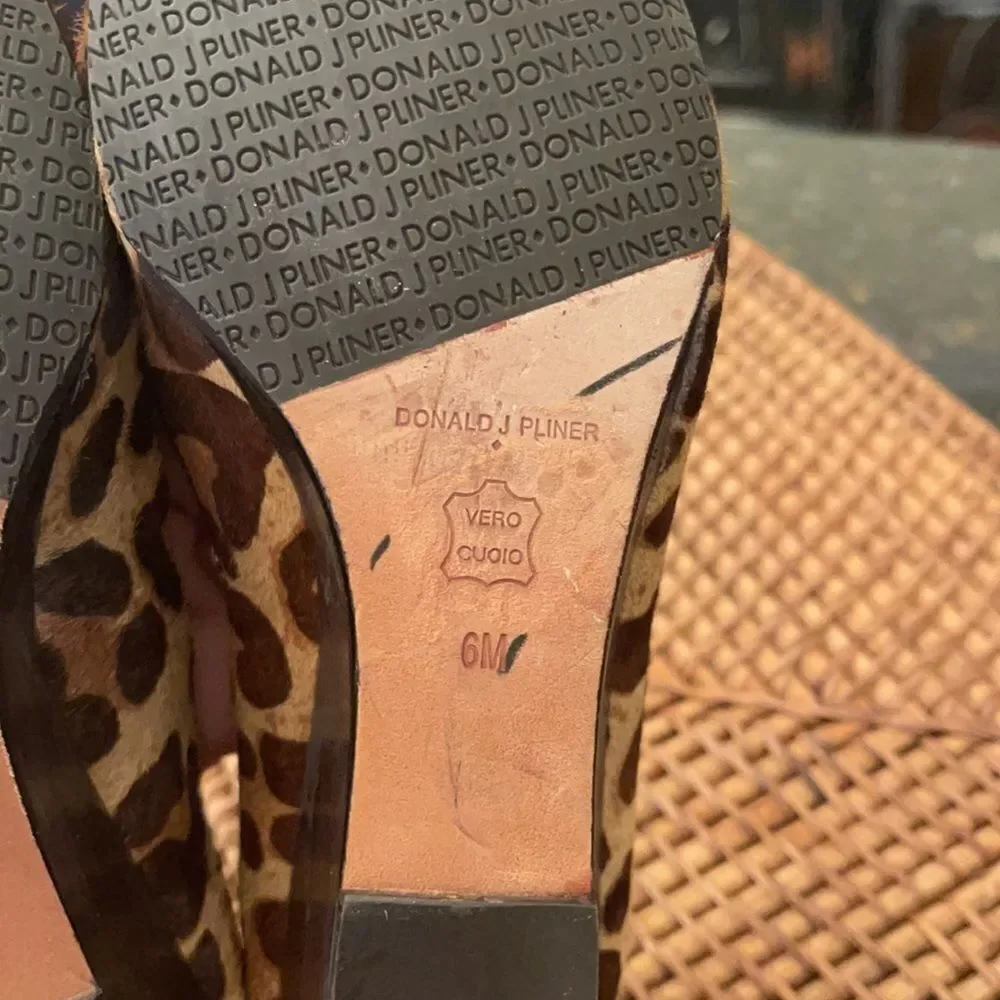 *DONALD J PLINER* Sz 6 Leopard Print CalfHair Wedge
